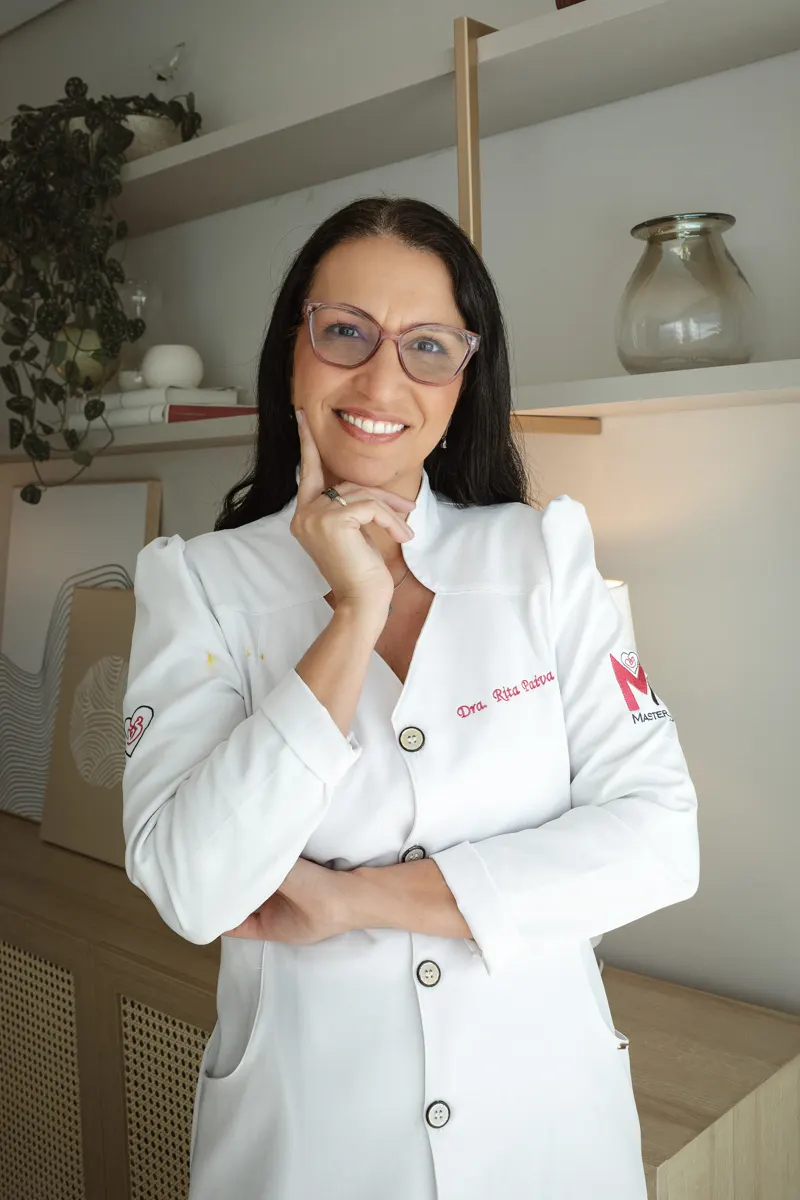 Dra. Rita de Cássia Paiva, neonatologista, de jaleco